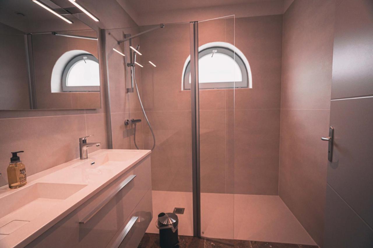 Appartement avec cour privée Centre ville Classé 4 étoiles La Rochelle  Esterno foto